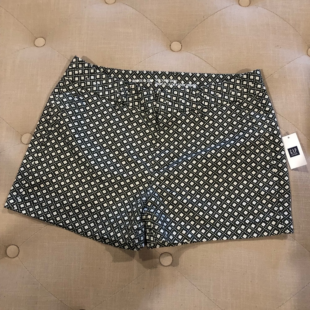 Khaki Gap Shorts Size 2 side pockets